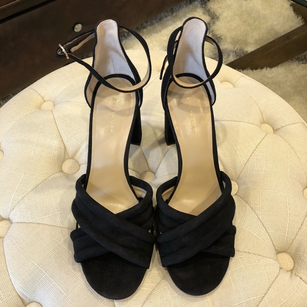Ann Taylor - Gillian Suede Block Heel - Sz 7.5